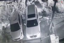 الكاظمي يقيل قائدًا أمنيًا رفيعًا ويتوعد قتلة الهاشمي