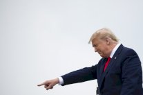 ترمب مهاجماً ابنة أخيه: كتابها غبي وشرير!