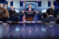 ترمب يستأنف مؤتمراته الصحافية عن كورونا