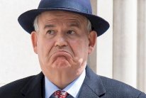 على جونسون لجم مستشاره كامينغز