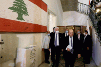 لودريان يحذر: لبنان