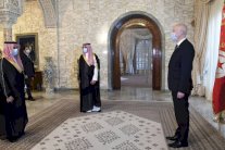 وزير الخارجية السعودي: دول الجوار محورية لحل الصراع في ليبيا