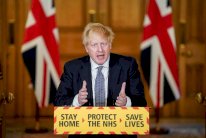 جونسون: بريطانيا تعيد فرض الإغلاق