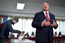 روسيا البيضاء توقف 32 مقاتلاً روسياً