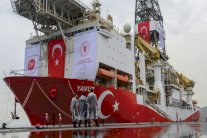 تركيا تلوح بالقوة لحماية 