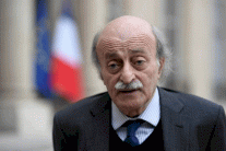 جنبلاط يدعو إلى تحقيق دولي وحكومة محايدة