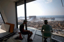 استمرار البحث عن ناجين وسط أنقاض بيروت