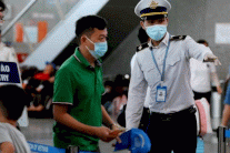 العالم يعود إلى قفص كورونا واللقاح بعيد المنال