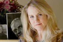 سفيرة لبنان في الأردن تستقيل احتجاجاً على الفساد 