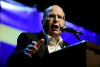 موشيه يعالون: انفجار بيروت سببه مخزن سلاح لحزب الله