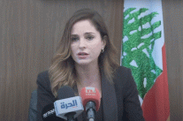 وزيرة الإعلام ونائب لبناني يستقيلان على خلفية انفجار بيروت