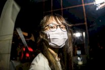 توقيف إعلامي وناشطة سياسية في هونغ كونغ