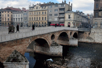 كورونا: سكان سراييفو يطالبون بتحرك