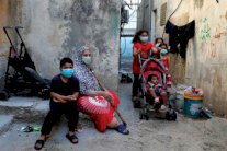 عباس يهنىء بوتين بلقاح كورونا ويطلب مليوني جرعة