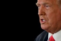 انتقادات لترمب لتمديده مساعدات احتواء كورونا