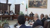 الوزراء الجزائريون يصادقون على مشروع الدستور