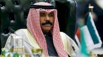أمير الكويت يطلب من الحكومة التحضير لانتخابات تشريعية
