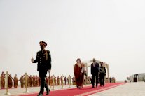 ولي العهد السعودي على رأس مستقبلي الكاظمي في الرياض