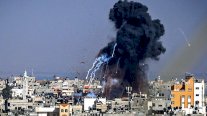 صواريخ حماس تبلغ تل أبيب وقطاع غزة تحت النار