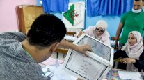 الحزب الحاكم في الجزائر يفوز بالانتخابات التشريعية