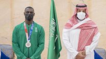 ولي العهد السعودي يلتقي اللاعب طارق حامدي