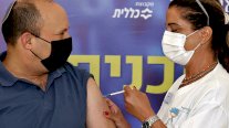 رئيس الوزراء الاسرائيلي يتلقى جرعة معززة للقاح كوفيد