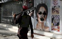 الأفغان يتأقلمون بخجل مع حياتهم الجديدة في ظل حكم طالبان