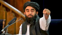 زعيم طالبان يطلب من الحكومة الجديدة في أفغانستان التمسك بالشريعة