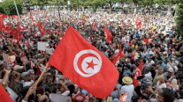 الآلاف يتظاهرون وسط العاصمة التونسية احتجاجاً على تعزيز سعيّد لصلاحياته