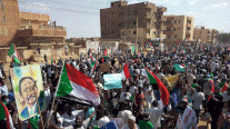 المحتجون ضد الانقلاب في السودان يغلقون شوارع العاصمة