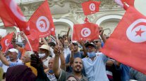 تظاهرة داعمة وأخرى رافضة لقرارات الرئيس التونسي قيس سعيّد