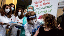 إيطاليا تشدد القيود على غير الملقحين ضد كوفيد