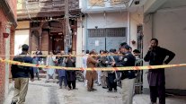 30 قتيلاً و56 جريحاً بانفجار في مسجد شيعي في بيشاور الباكستانية