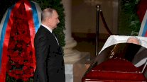 بوتين يشارك في جنازة السياسي القومي المتطرف فلاديمير جيرينوفسكي