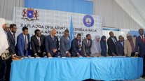 النواب الصوماليون يؤدون اليمين بعد انتخابات سادتها الفوضى