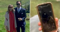 رجل يعثر على هاتفه المحمول بعد 10 أشهر من سقوطه في نهر ببريطانيا