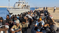 الاتحاد الأوروبي يدعم السلطات الليبية مالياً لاعتراض المهاجرين