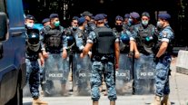 القضاء اللبناني يوقف ضابطاً وأربعة عناصر أمن