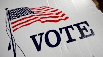 فتح مراكز الاقتراع في انتخابات منتصف الولاية الحاسمة في الولايات المتحدة