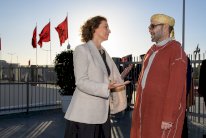 عاهل المغرب يجري مباحثات مع المديرة العامة ل