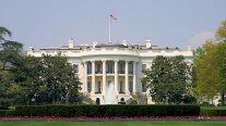 البيت الأبيض يحذر من