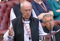 أسقف كانتربري يهاجم قانون الهجرة وترحيل اللاجئين