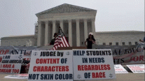 المحكمة الأميركية العليا تحظّر معايير على صلة بالعرق في قبول طلاب الجامعات