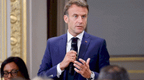 ماكرون يستقبل رؤساء البلديات المتضررة من أعمال الشغب في فرنسا