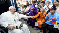 البابا فرنسيس يُنهي رحلته إلى منغوليا بزيارة مركز اجتماعي