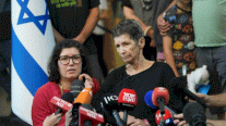 رهينة إسرائيلية أُطلِق سراحها تتحدث عن معاملة جيدة