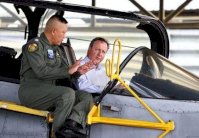 كاميرون يجول منطقة المحيطين