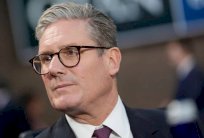 ستارمر يهاجم حكومة المحافظين السابقة المتعجرفة المتهورة