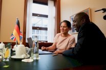 حان الوقت لإعادة ضبط علاقات بريطانيا مع أوروبا