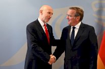 بريطانيا توقع إعلانا دفاعيا مع ألمانيا 